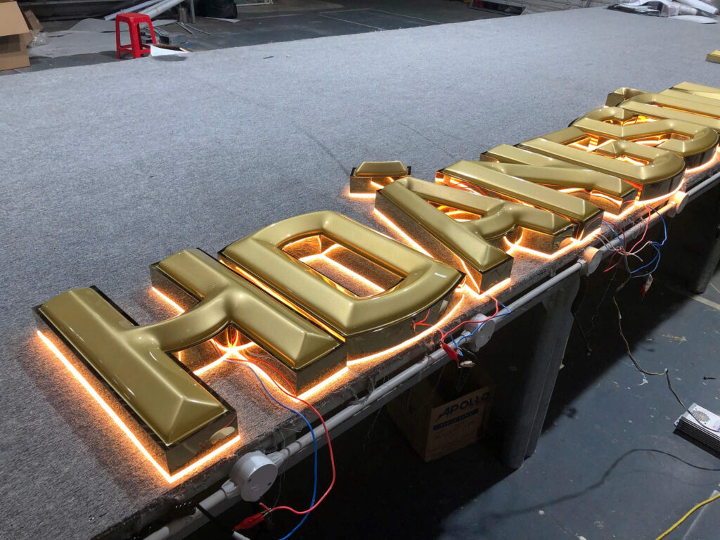 chu mica sang chan 2