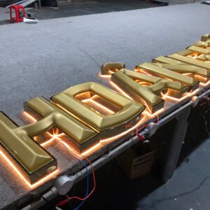 chu mica sang chan 2