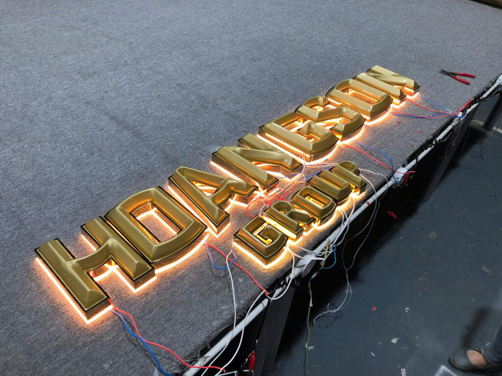 chu mica sang chan 3 Chữ Mica Sáng Chân – Biển Quảng Cáo LED Nổi Bật