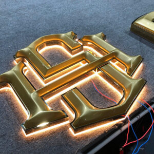 chu mica sang chan 4