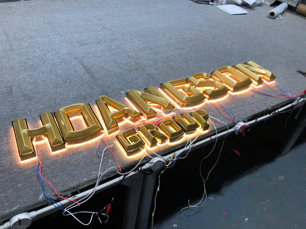 chu mica sang chan 6