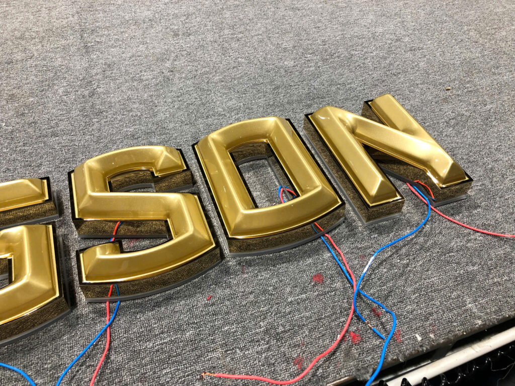 chu mica sang chan 7