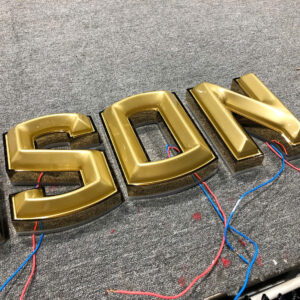 chu mica sang chan 7