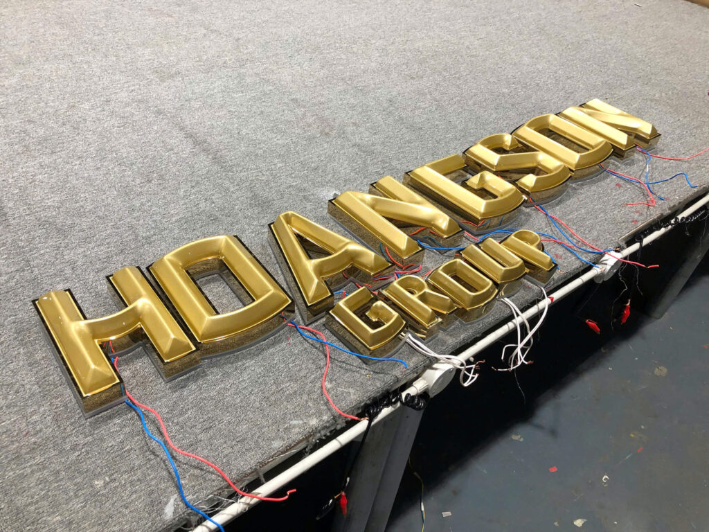 chu mica sang chan 8