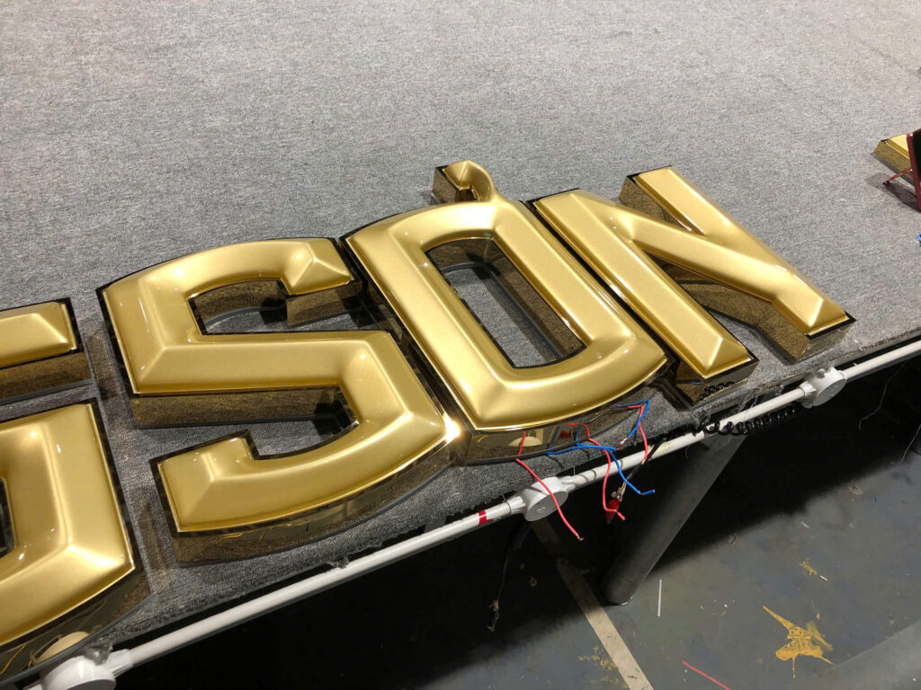 chu mica sang chan 9