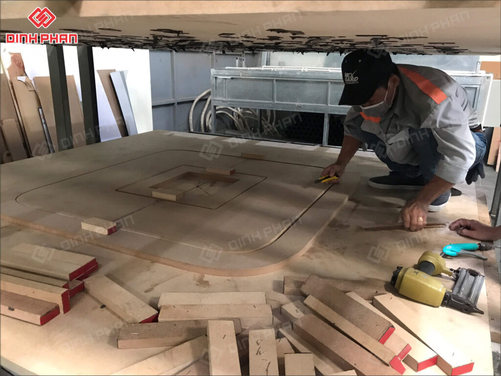 gia cong chu mica hut noi 3