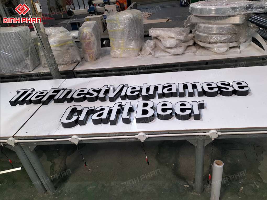 gia cong chu nhom gia re Làm bảng hiệu chữ inox mặt mica