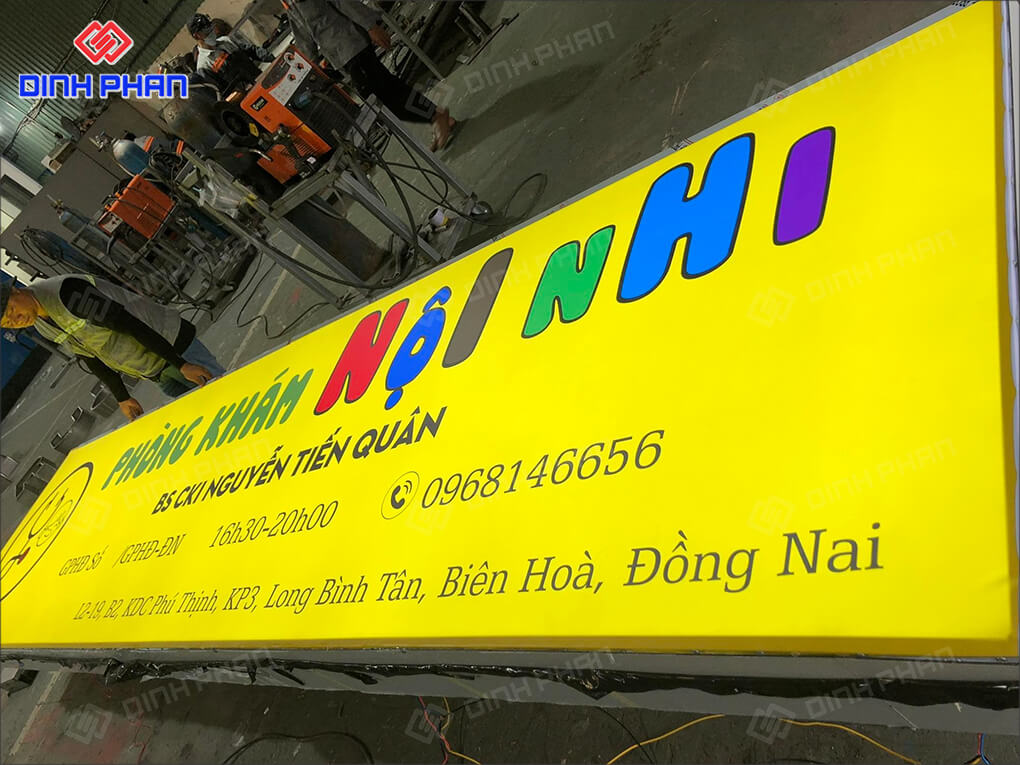 In UV phòng khám nội nhi – Giải pháp in ấn an toàn &amp; bền màu