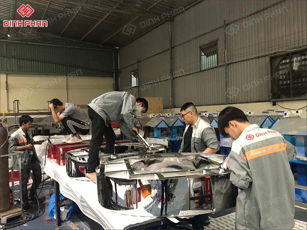 san xuat chu inox kho lon