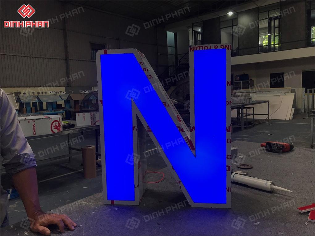 bang hieu chu noi alu gia re