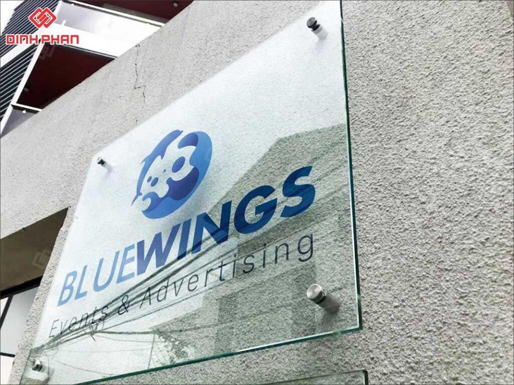 lam bang hieu cong ty Bluwings