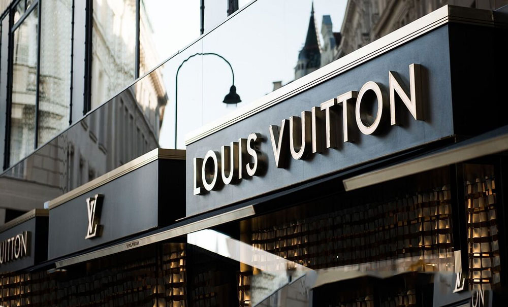 bien hieu cua hang thoi trang xa xi