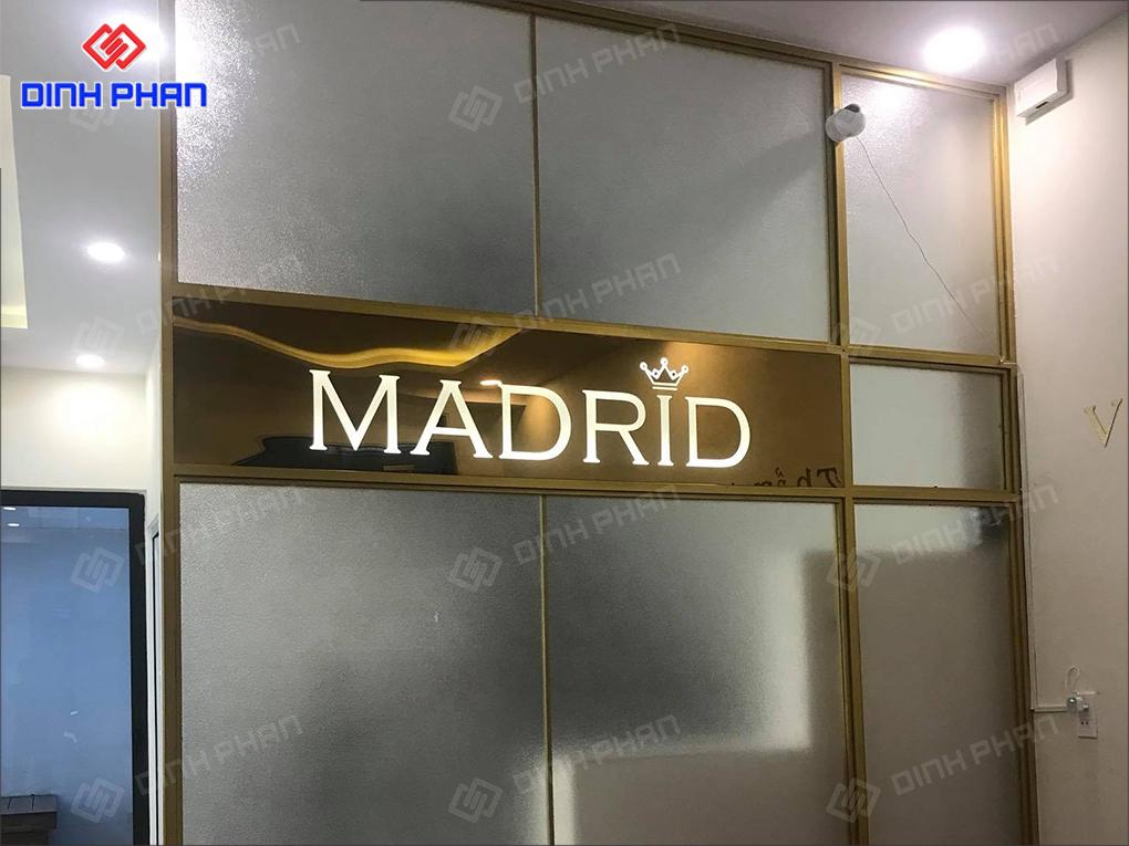 bang hieu spa noi that