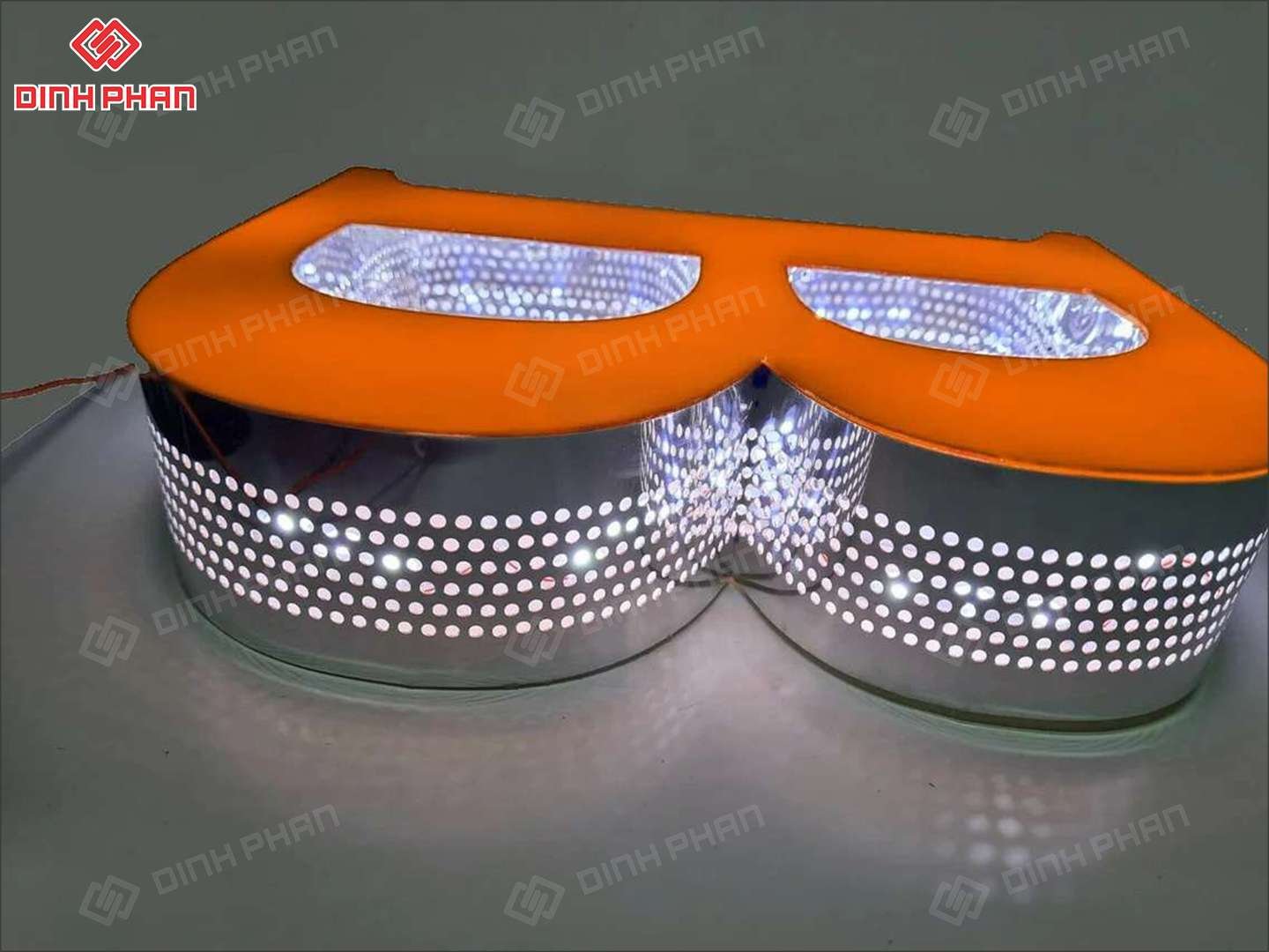 chu-inox-cat-lo-sang-hong