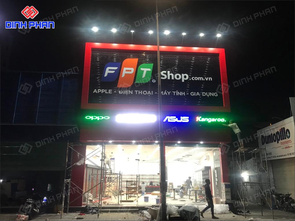 bang-hieu-fpt-shop-q2