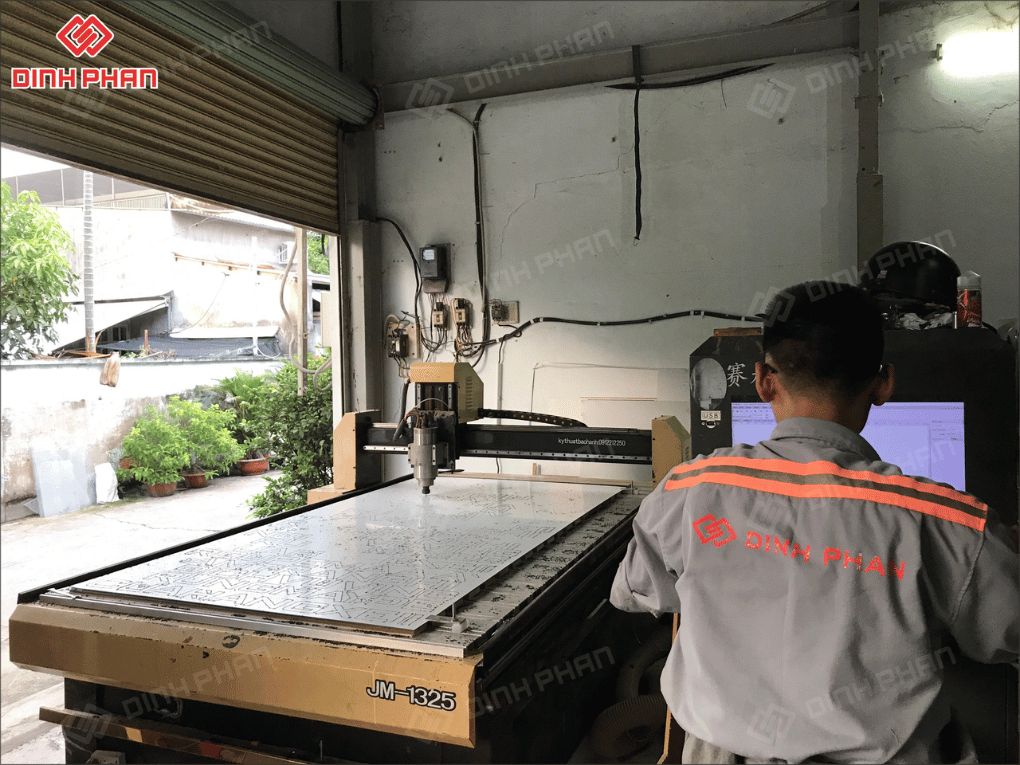 cat-laser-fiber-chu-inox-tai-xuong-dinh-phan