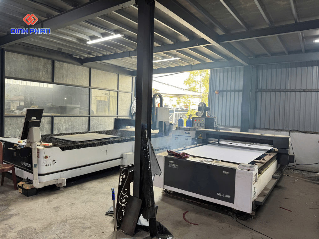 may-cat-cnc-laser-fiber-gia-cong-chu-inox (1)